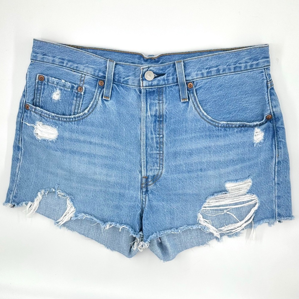 LEVI'S 501 Blue Light Wash Denim Jean Shorts Distressed Raw Hem Women's 31
